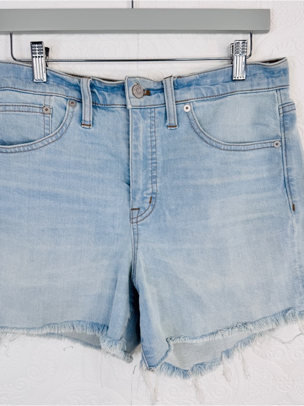 Madewell Shorts size 28 Relaxed Denim Shorts Frayed Hem Distressed Light Wash 6